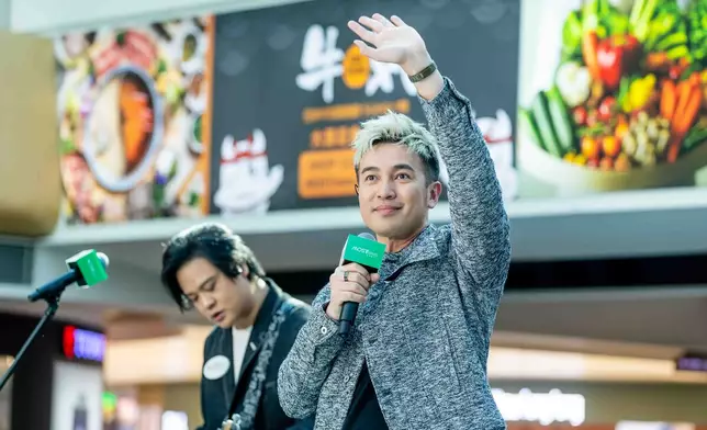 Tim引用其歌曲《浮床》的歌詞「多謝你，伴我惶恐歲月中漂盪」，感謝粉絲20年來不離不棄的支持。