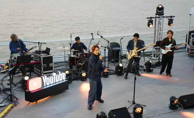 Mike還邀來許靖韻及樂隊Daze in White任嘉賓。