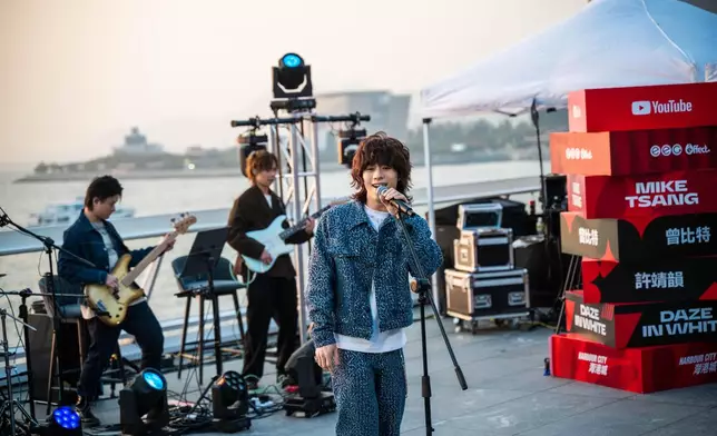 Mike等足三年終迎來首個戶外音樂會！