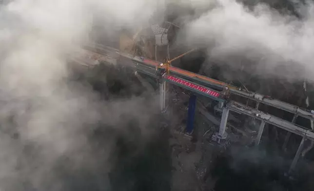 平塘大橋建造過程，歷時約3年。