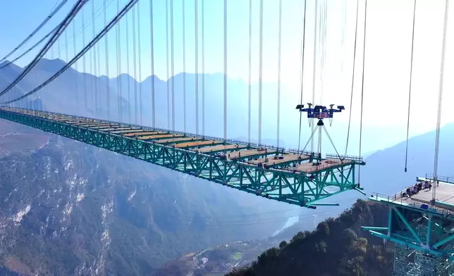 平塘大橋建造過程，歷時約3年。