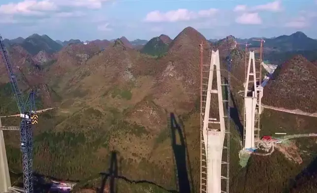 大橋工程技術團隊用各種「秘密武器」，加快建橋速度。