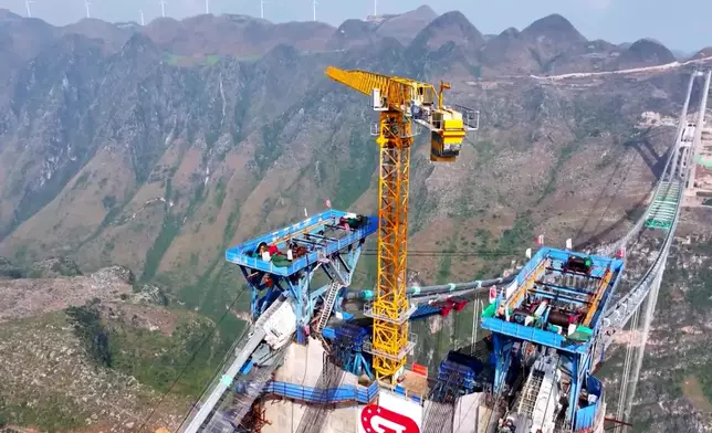 大橋工程技術團隊用各種「秘密武器」，加快建橋速度。