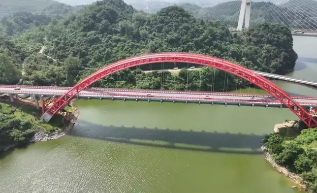 貴州花漁洞大橋。
