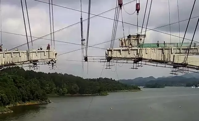 就係「舊橋建新拱、新拱拆舊橋」技術！