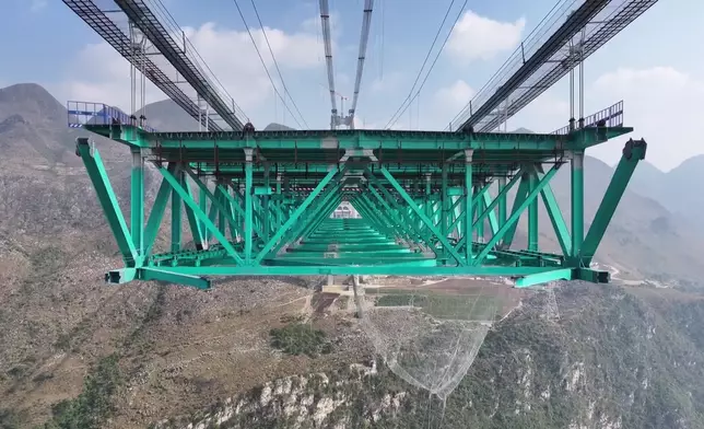 建造過程一啲都唔容易。