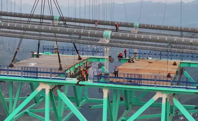 建造過程一啲都唔容易。