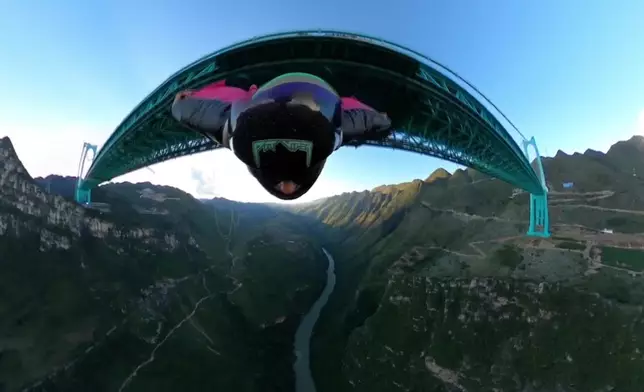有冇諗過一座畀車輛通行嘅大橋，竟然同時可以玩滑翔傘，同埋欣賞水瀑布？