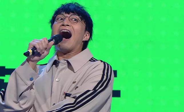 坤哥呢堆集驚嚇、苦情、緊張、苦惱於一身嘅表情包，真係好好笑。