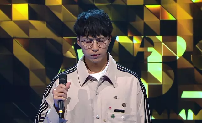 坤哥呢堆集驚嚇、苦情、緊張、苦惱於一身嘅表情包，真係好好笑。