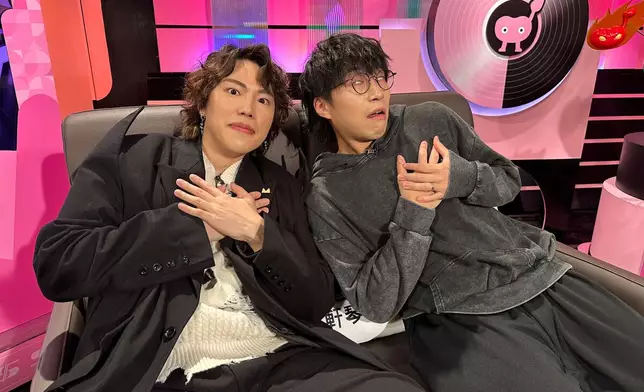 呢個「反白眼」，證明坤哥零偶包。