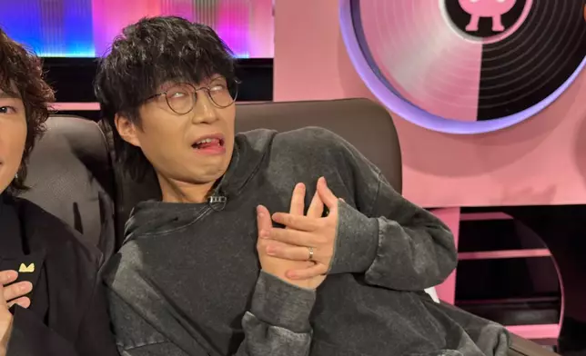 呢個「反白眼」，證明坤哥零偶包。