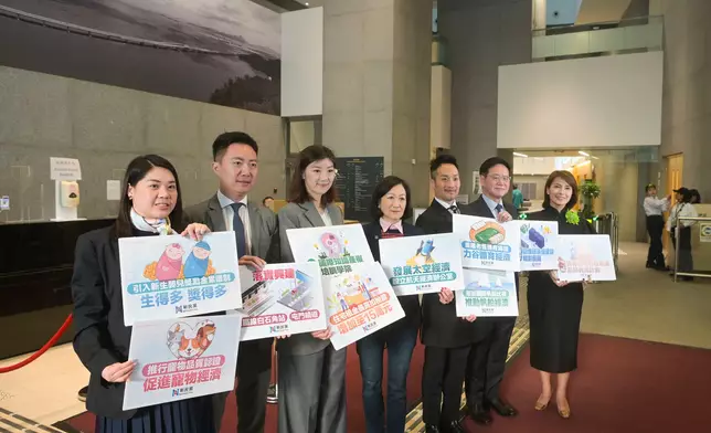 新民黨與財政司司長陳茂波會面，提交對新一份財政預算案的建議書。新民黨FB圖片