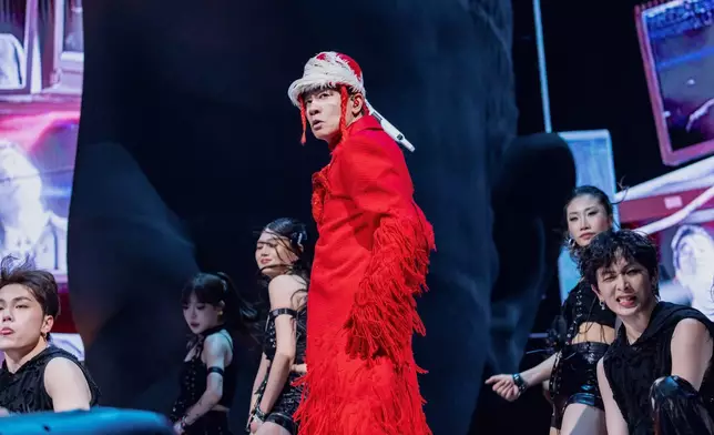 小春明顯消瘦不少，透露靠「科學飲食法」Keep弗，強調注重健康，但笑言無意操練腹肌。