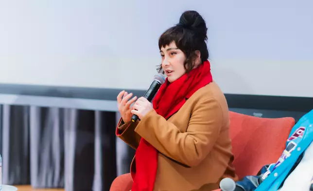 何超儀透露劇本原由麥浚龍主演，經游說後才改為女殺人狂版本。她剖析角色時笑言：「鄭麗嫦壓抑又火爆，簡直是天助我也，讓我借角色發洩。」