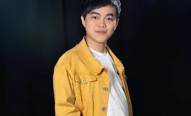 音樂劇《小男人周記》由鄭丹瑞授權，全能創作人陳恩碩（Tom）一手包辦導演、編劇及曲詞，並與旦哥共同監製，自去年9月起於西區爆炸戲棚上演，反應熱烈。