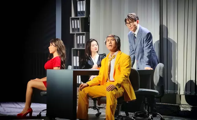 將梁寬周旋於太太、舊愛與上司之間的複雜關係，以及兄弟情誼活現舞台，帶領觀眾投入笑淚交織的都市情感故事。