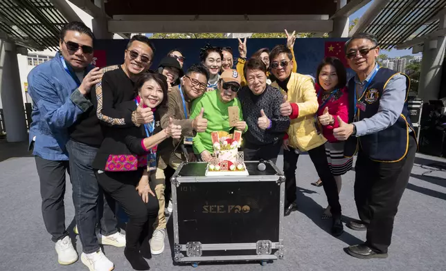 修哥祝福長者福壽安康。