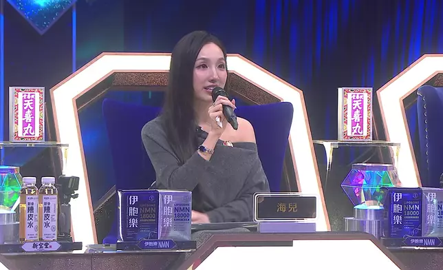 唱至肥媽、海兒感動落淚眼紅紅。