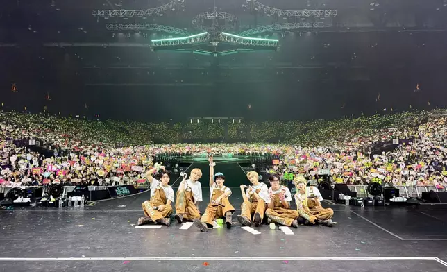 NCT WISH與全場觀眾大合照。NCT WISH官方X圖片
