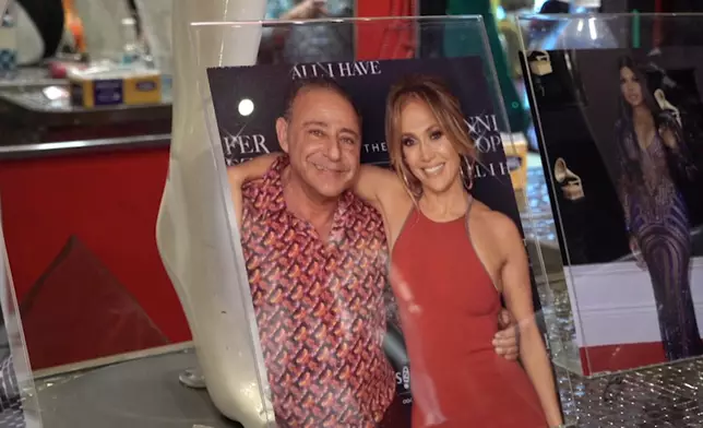 時裝設計師Jacob Meir跟不少巨星合作過。