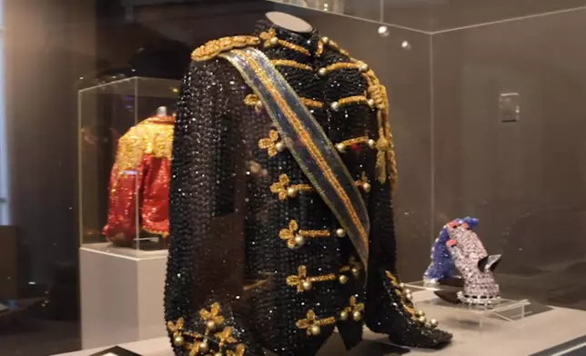 米高積遜舞台的服飾及歌曲。