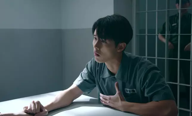 Sammy PUA湘言係做足功夫嘅，有肢體接觸之餘，仲有迷人笑容，證明佢哋埋位拍攝前度足細節。