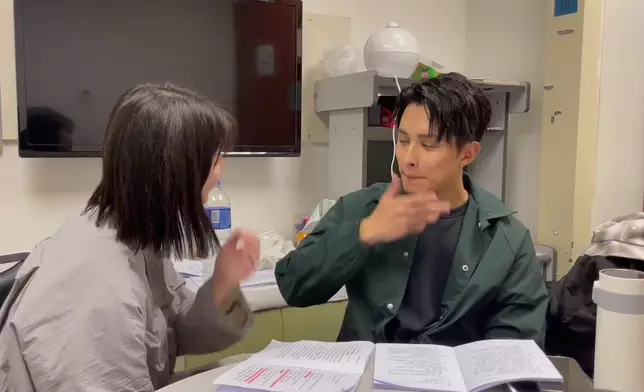 咪睇佢哋正式演出時咁有張力，其實佢哋私下綵排時好歡欣，仲睇得出佢哋感情好好，廣沛對住曉華，明顯係好開心同冇晒符。