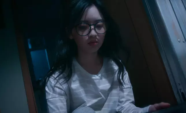 為咗增加詭異感，Yuki畀啲風吹到眼都乾呀！