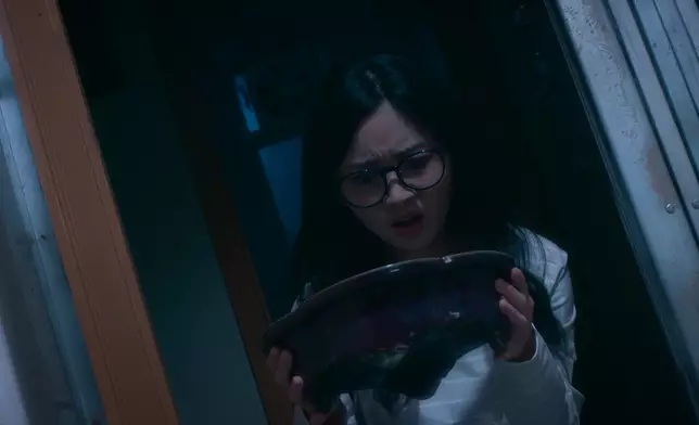 為咗增加詭異感，Yuki畀啲風吹到眼都乾呀！