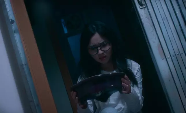 為咗增加詭異感，Yuki畀啲風吹到眼都乾呀！