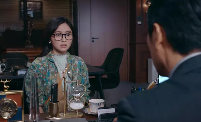 到底Yuki副黑色粗框眼鏡，有咩重大秘密呢？