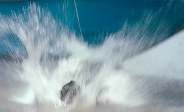 呢場跳水戲意外成為焦點，其實現場拍攝時，Felix真係幾辛苦架。