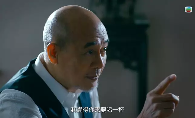 笑笑吓突然得你一句，自然顯得寧舍兇狠。