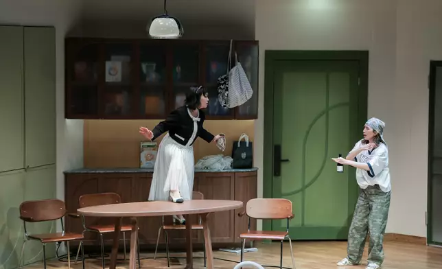 Mandy突破斯文形象，飾演豪爽粗率的Olive，大放笑彈，更自爆在家苦練粗口對白。