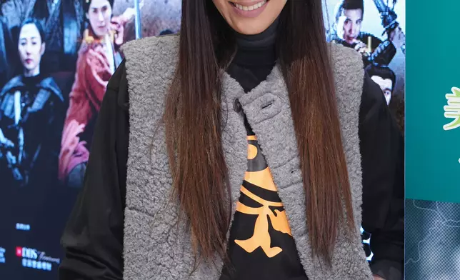 滕麗名最近喜事接踵而來，心情大喜。