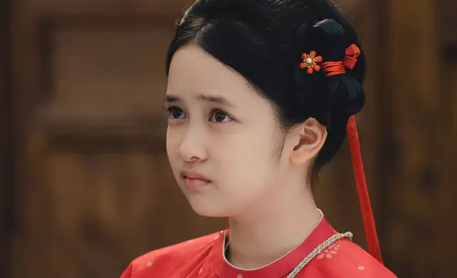 沈央央（韓陌飾）