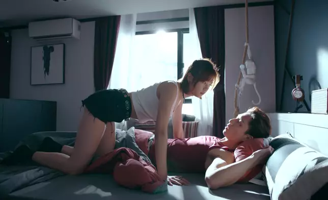 游游嘅白背心已經成為咗熱話。