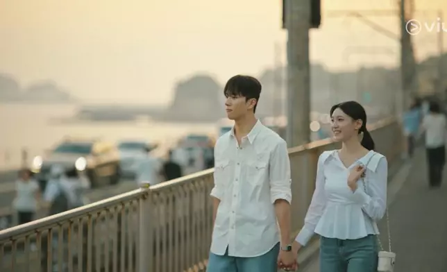 趙有植與朴賢智成功換乘。Viu提供圖片