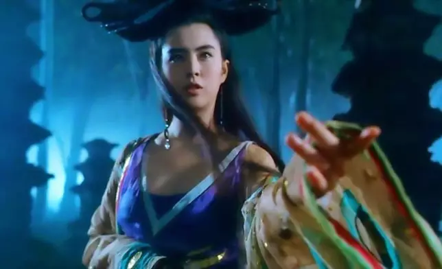 王祖賢當年憑着電影《倩女幽魂》飾演女鬼聶小倩，奠定女神地位。