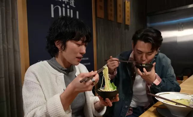 日本拉麵食到「雪雪」聲是尊重的表現。