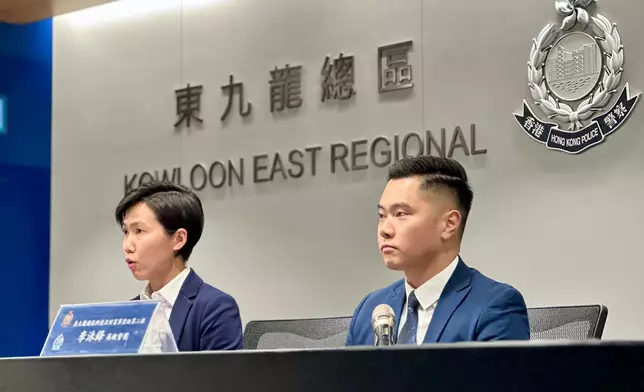 東九龍總區科技及財富罪案組總督察林詩棋（左）及高級督察李泳鋒（右）向傳媒簡報案情。