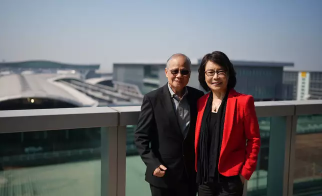 機管局行政總裁張李佳蕙(右)及《巴士的報》副社長黎廷瑤 （巴士的報攝）