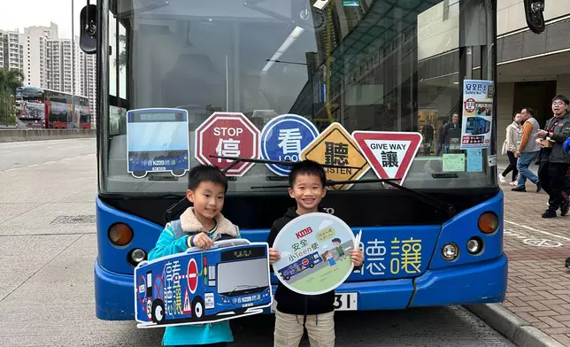 安全巴士 活動 深受大眾 歡迎，參加者可登上安全巴士，透過輕鬆互動的講解方法和小遊戲的感官實驗，學習道路安全和乘車禮儀。