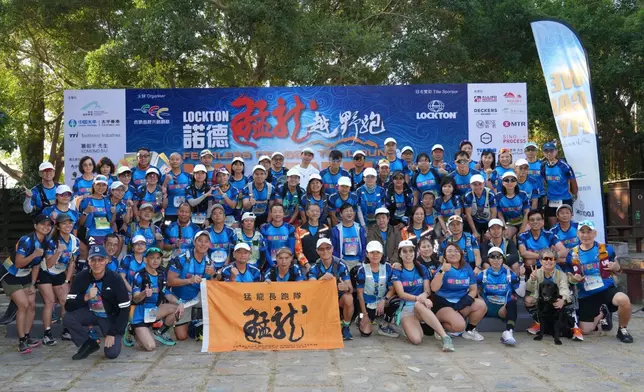 香港傷健共融網絡旗下的「猛龍長跑隊」，取其諧音「盲」、「聾」，是一支由盲人和聾人組成的長跑隊，一直活躍於跑界，推廣共融長跑，不分彼此，互相勉勵和包容。猛龍每星期設恒常集訓，隊員積極參與本地和海外的長跑賽事和慈善活動，實行助己助人。近年，猛龍的恒常訓練項目更擴闊至行山和划艇。