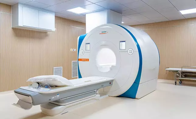 2025年3月至今，深圳新風和睦家醫院已接待港籍患者超過兩萬人次，其中每日約30至50名進行放射影像檢查。