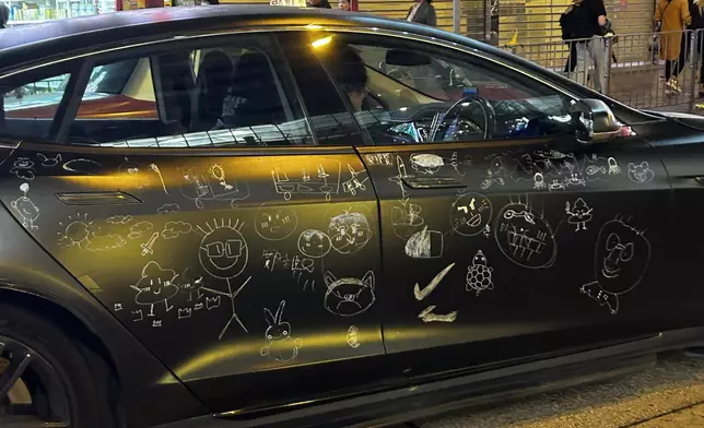 有網民竟然在街頭搵到第二位同樣好豁達的爸爸。threads 圖片