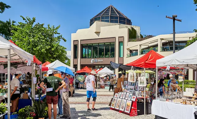 與愛侶穿梭「愉景灣周末露天市集」，攜手發掘驚喜。