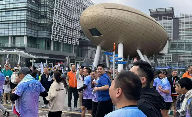 一眾跑手於科學園地標「金蛋」熱情起跑