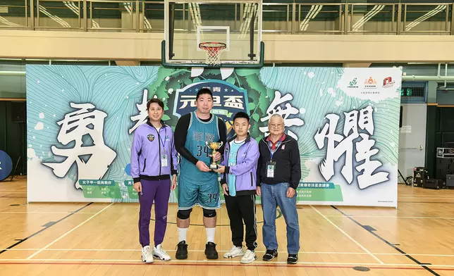 「元旦籃青傳奇球星邀請賽」由華穗傳奇球星隊以 55:49 擊敗建富全運代表隊摘冠。